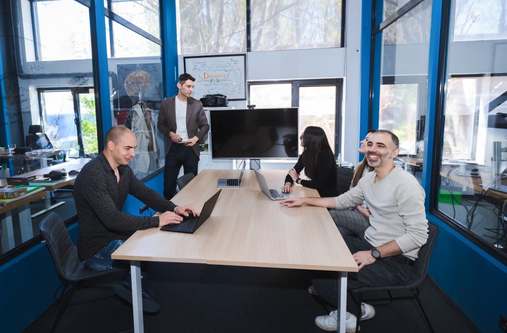 Unity Axis International 114 - Managed Services & 24/7 Support